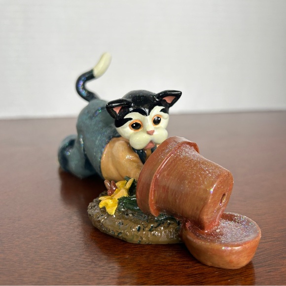 Cat digging in Flower Pot  Donna Little Kitt'in Littles by Enesco Figurine 1998 - Picture 2 of 11